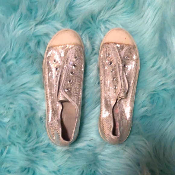 Shoes - Picture 2 of 4